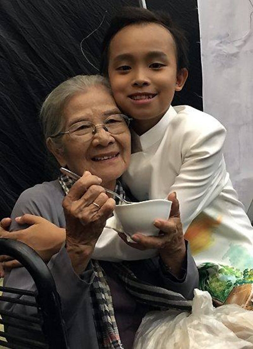 chuyen cach cu xu cua ho van cuong sau canh ga khien dan mang ngo ngang - 3
