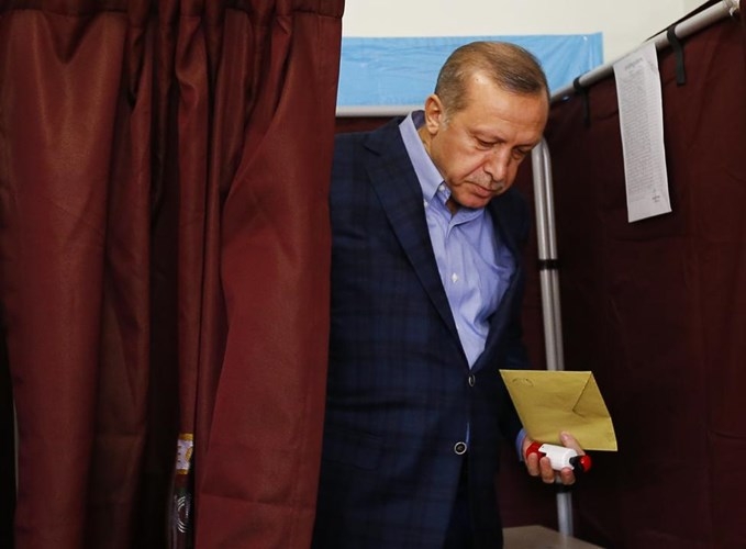 Con duong chinh tri cua Tong thong Erdogan qua anh-Hinh-4