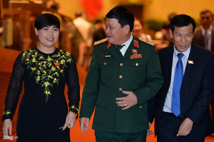 Dai bieu Quoc hoi khoa moi tuoi cuoi trong buoi hop dau tien hinh anh 15