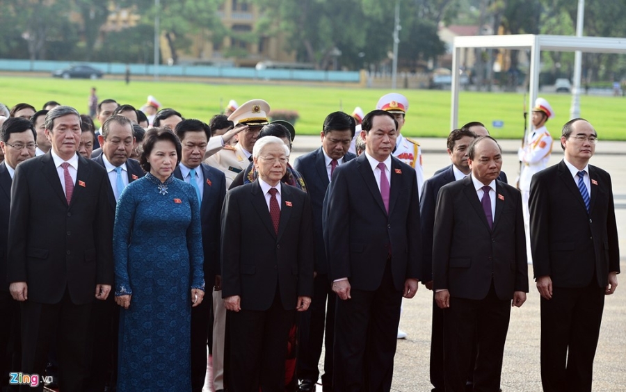 Dai bieu Quoc hoi khoa moi vieng lang Chu tich Ho Chi Minh hinh anh 7