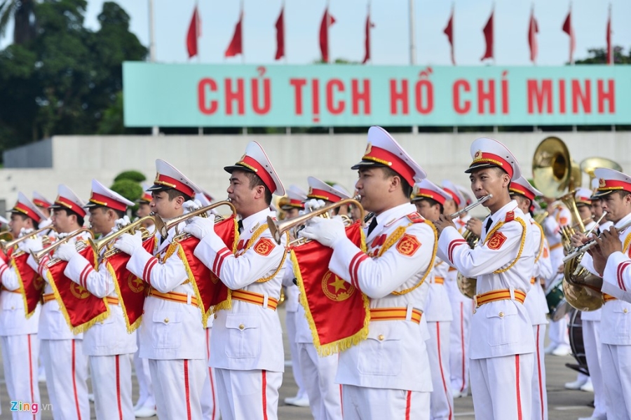 Dai bieu Quoc hoi khoa moi vieng lang Chu tich Ho Chi Minh hinh anh 8