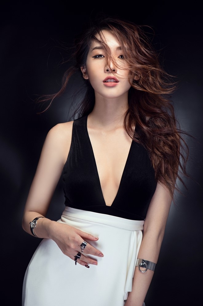 Emily quyen ru voi dam co khoet sau hinh anh 5