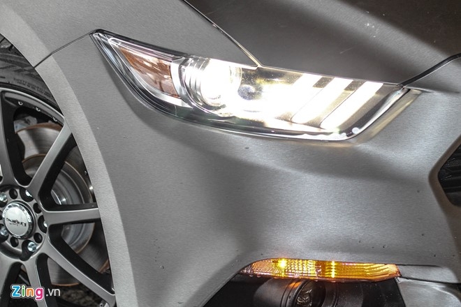Ford Mustang GT mui tran do may va ngoai that o Sai Gon hinh anh 3