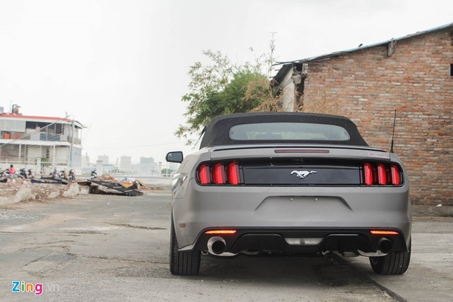 Ford Mustang GT mui tran do may va ngoai that o Sai Gon hinh anh 5