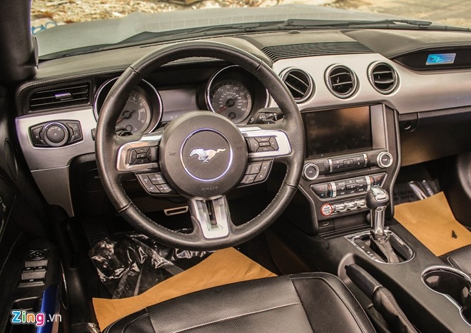Ford Mustang GT mui tran do may va ngoai that o Sai Gon hinh anh 9