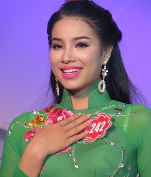 hanh-trinh-got-giua-nhan-sac-cua-pham-huong-sau-moi-cuoc-thi-9