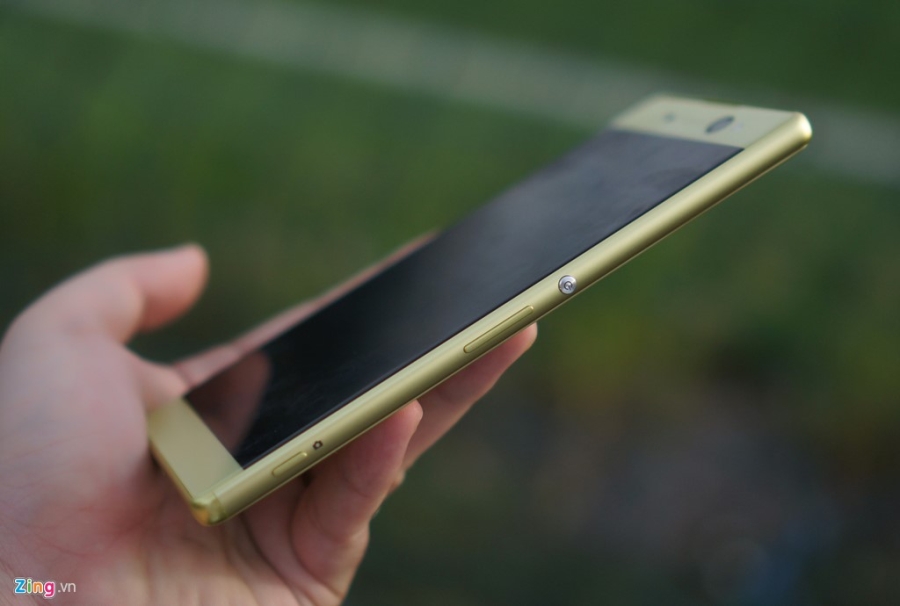 Sony Xperia XA Ultra - phablet dang dep, gia 9 trieu dong hinh anh 2