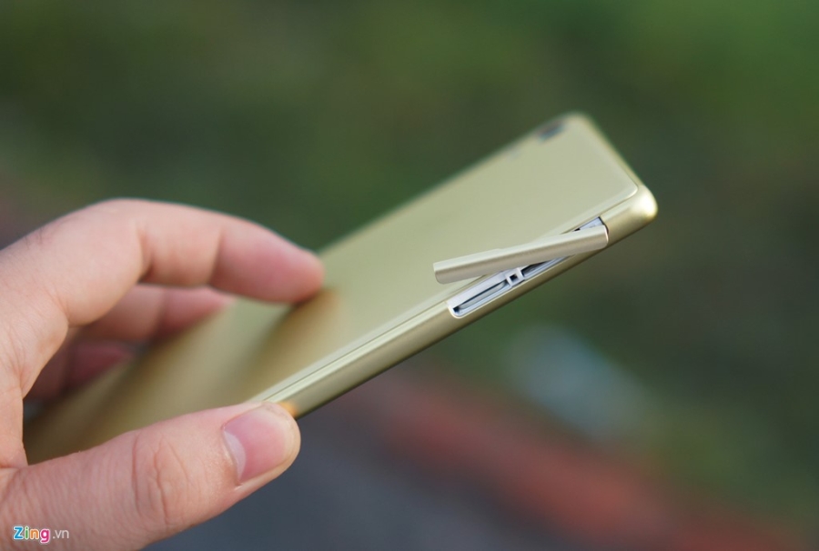 Sony Xperia XA Ultra - phablet dang dep, gia 9 trieu dong hinh anh 3