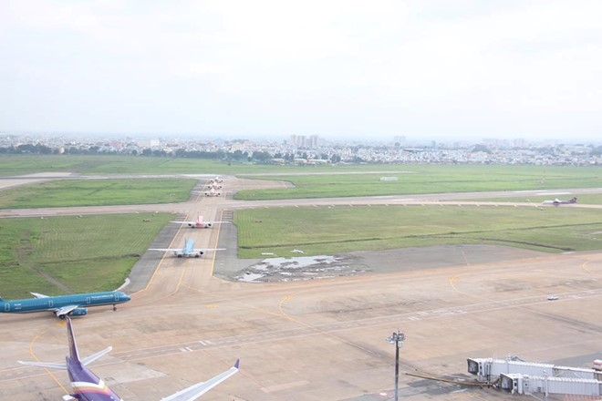 Sua xong duong bang hong o san bay Tan Son Nhat hinh anh 1