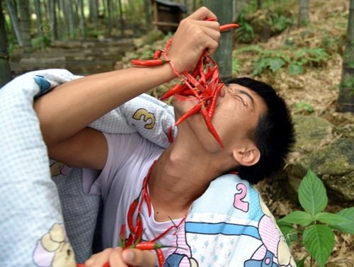 thanh nien tq quan chan, an ot giua tiet troi 38 do hinh anh 6