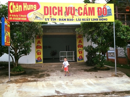  Vụ nổ súng chấn động phố núi: 'Hai mẹ con tôi may mắn thoát chết' - Ảnh 1