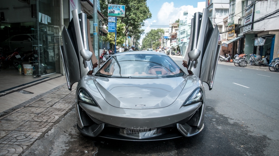 McLaren 570S (1).jpg