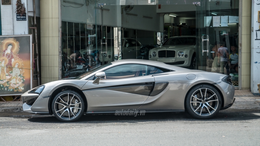 McLaren 570S (25).jpg