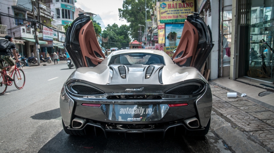 McLaren 570S (2).jpg