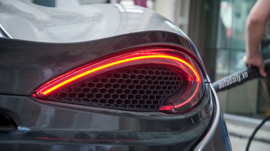 McLaren 570S (4).jpg