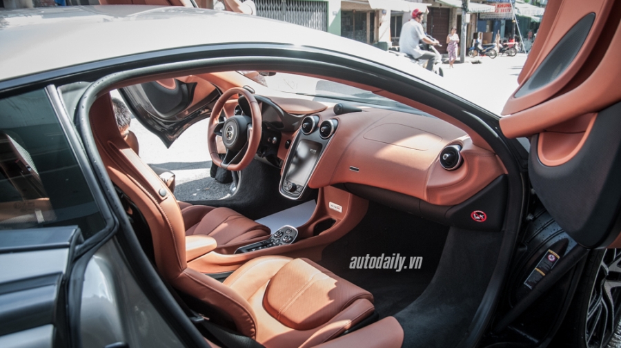 McLaren 570S (32).jpg