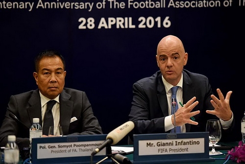  Chủ tịch FIFA Infantino liên tiếp đối mặt với rắc rối ngay năm đầu cầm quyền 
