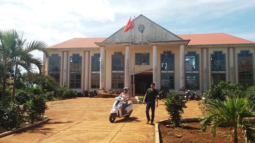 UBND xã Trang - nơi lùm xùm chuyện mắc nợ vì nhậu