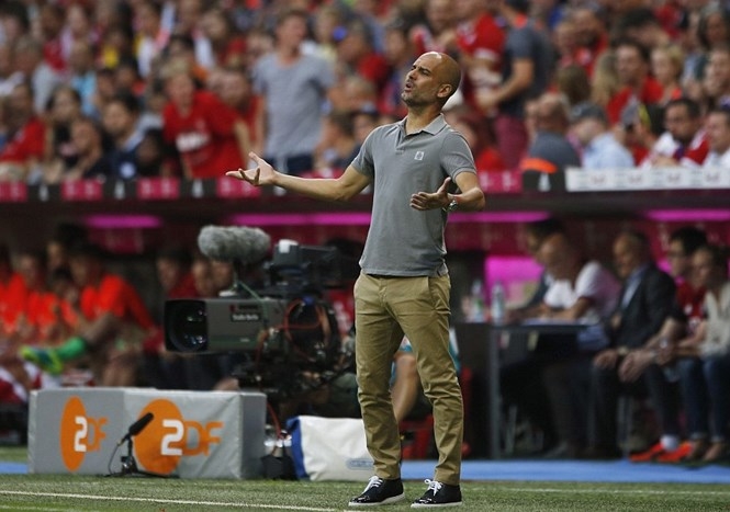 HLV Guardiola đã phải nhận thất bại trong trận đấu đầu tiên ở Man City /// Reuters