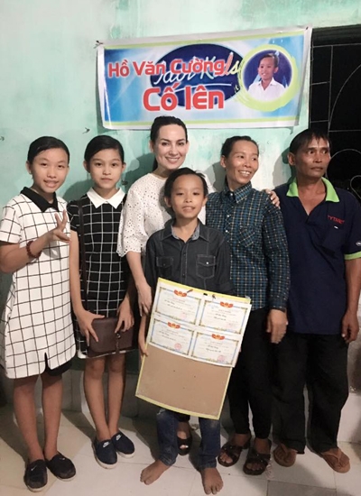 hang-tram-nguoi-go-cong-don-ho-van-cuong-ve-que-1