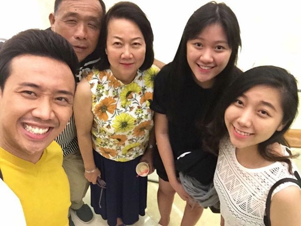 tran-thanh-khoe-em-gai-giong-hari-va-van-mai-huong-4