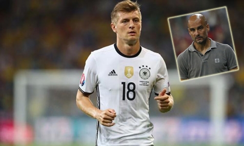 Vì tiki-taka, Pep thúc Man City mua Kroos 50 triệu bảng - 1