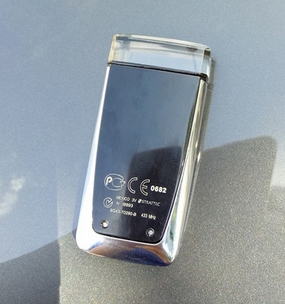  Chìa khóa trên Rapide S có thiết kế khá đẹp. Ảnh: Vinh Nguyễn. 