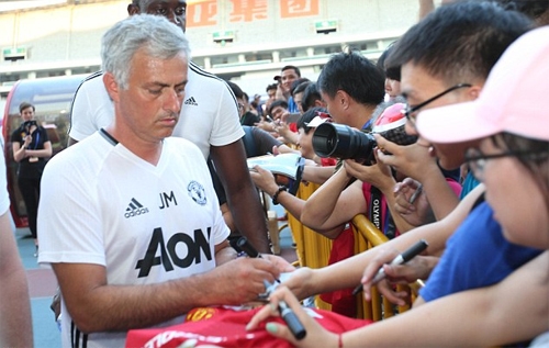 mourinho-tu-choi-ky-vao-ao-chelsea
