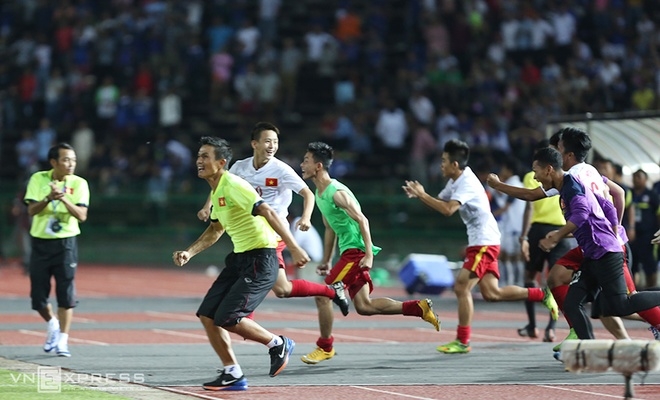 Niềm vui vỡ oà của U16 Việt Nam khi vào chung kết - ảnh thể thao