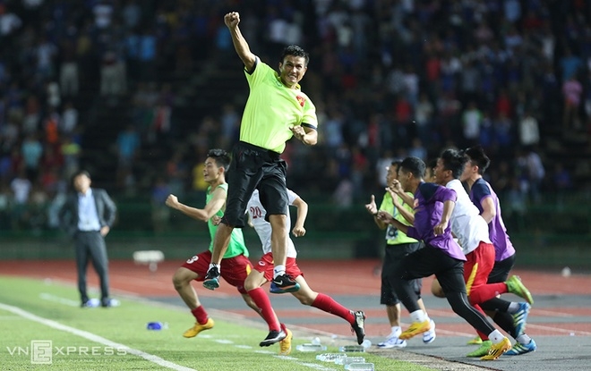 Niềm vui vỡ oà của U16 Việt Nam khi vào chung kết - ảnh thể thao