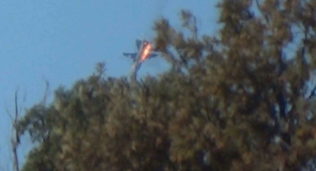  Máy bay Su-24 của Nga bị bắn rơi gần biên giới Syria tháng 11/2015. (Ảnh: Reuters) 