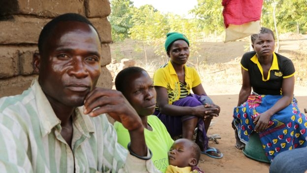 Tục kỳ lạ ở Malawi: Thuê người đưa con gái 