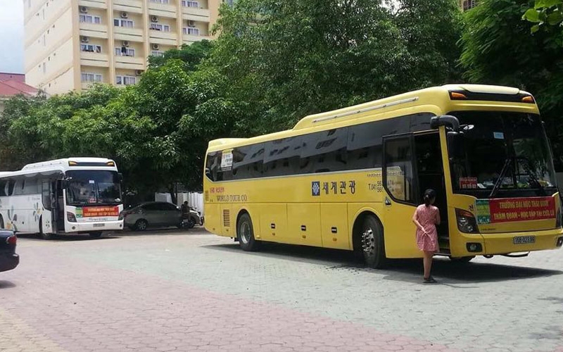 chém khách, hất đồ ăn, khách sạn đuổi khách, nhà hàng, khách sạn Thanh Hóa, bãi biển Hải Tiến, chặt chém, du khách, giam xe, cháo chửi