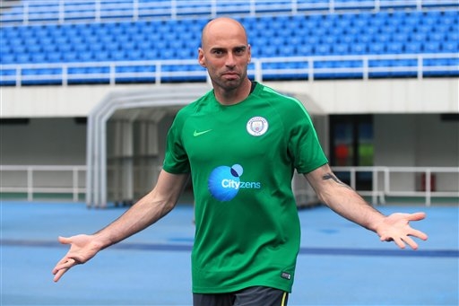  Thủ thành lão tướng Caballero. Nhiều khả năng cựu thủ thành của Villareal vẫn tiếp tục gắn bó với Man City trong vai trò người dự bị cho Joe Hart 