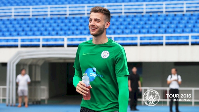 Thủ thành trẻ Fresh đã có trận đấu ra mắt Man City vào thứ 4 vừa qua 