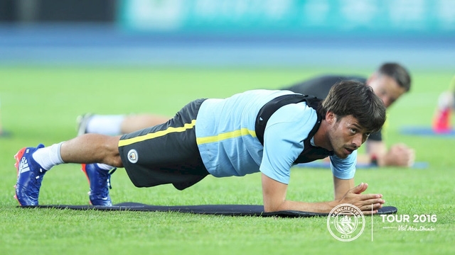  David Silva tập luyện rất chăm chỉ sau chuyến bay dài 