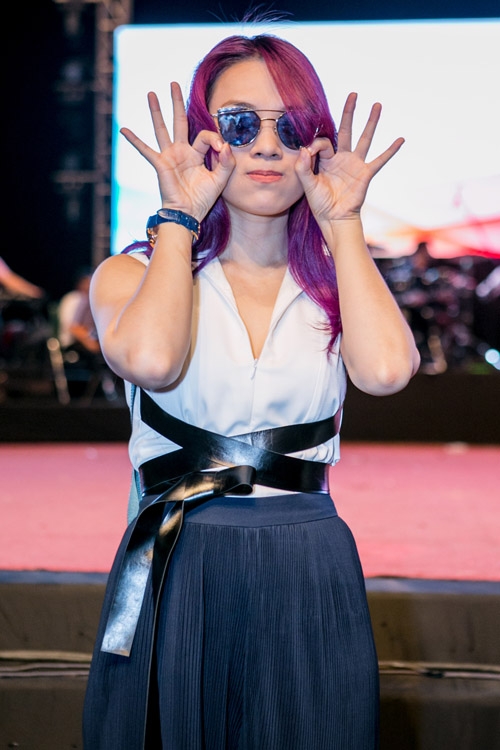 my-tam-quang-giay-cao-got-mang-dep-le-tong-duyet-liveshow-1