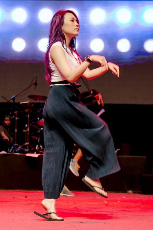 my-tam-quang-giay-cao-got-mang-dep-le-tong-duyet-liveshow-4