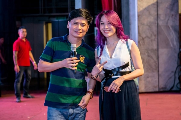 my-tam-quang-giay-cao-got-mang-dep-le-tong-duyet-liveshow-8