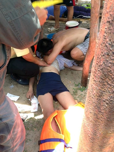 nhieu-phu-nu-bong-con-hoang-loan-thoat-khoi-nha-hang-sap-tren-bien-2