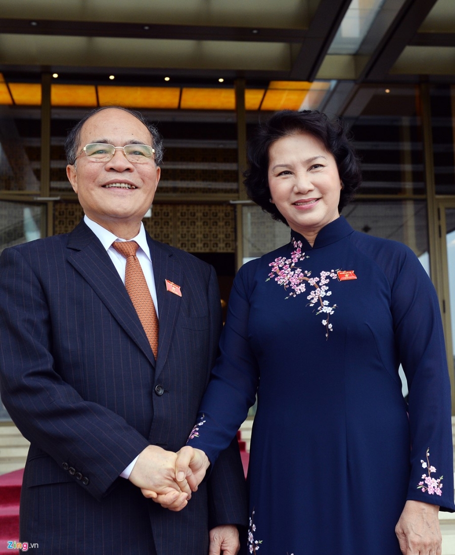 Nhung bo ao dai cua nu Chu tich Quoc hoi Nguyen Thi Kim Ngan hinh anh 12
