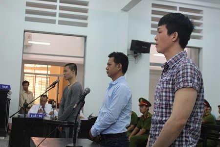 Bị cáo Lê Minh Phát ngoài cùng bên phải tại phiên tòa phúc thẩm lần 2