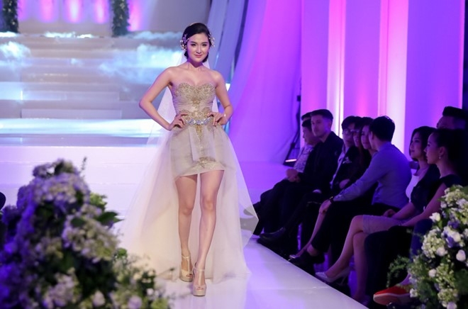 Mai Ngo che Diep Linh Chau catwalk nhu dan ong mac vay hinh anh 2