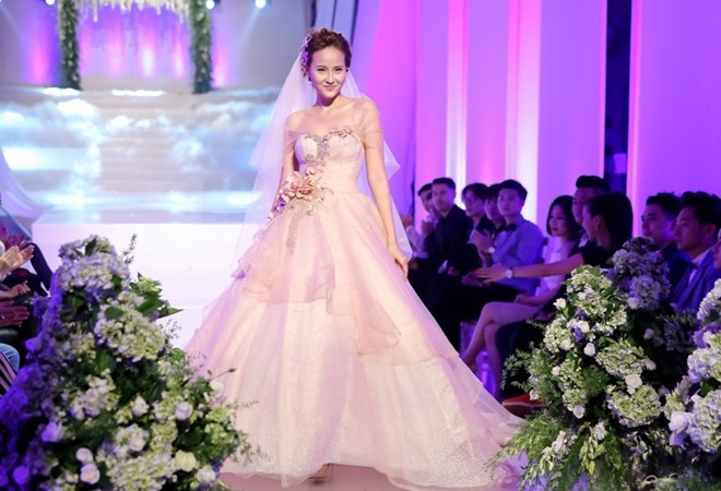 Mai Ngo che Diep Linh Chau catwalk nhu dan ong mac vay hinh anh 3
