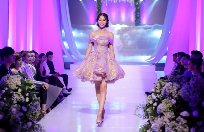 Mai Ngo che Diep Linh Chau catwalk nhu dan ong mac vay hinh anh 7