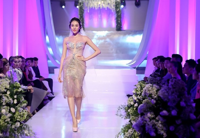 Mai Ngo che Diep Linh Chau catwalk nhu dan ong mac vay hinh anh 8
