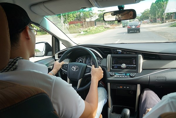 Nhung bi quyet lai xe tiet kiem nhien lieu hinh anh 1