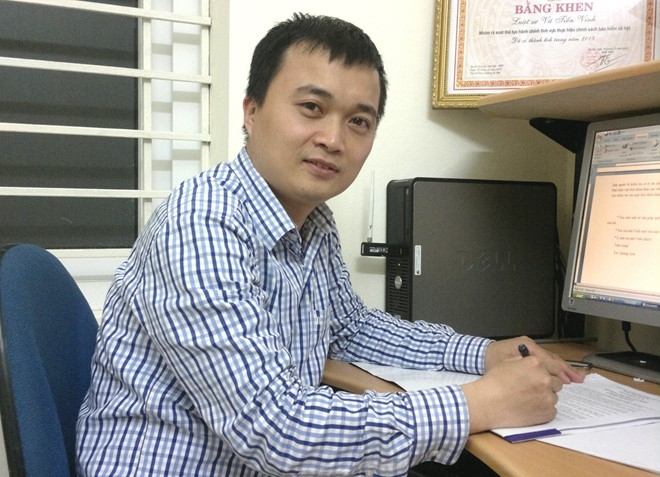 Vu mo nham chan: Cam thong hay phe phan? hinh anh 1