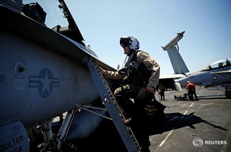 He mo cuoc song tren tau san bay USS Harry S. Truman-Hinh-14