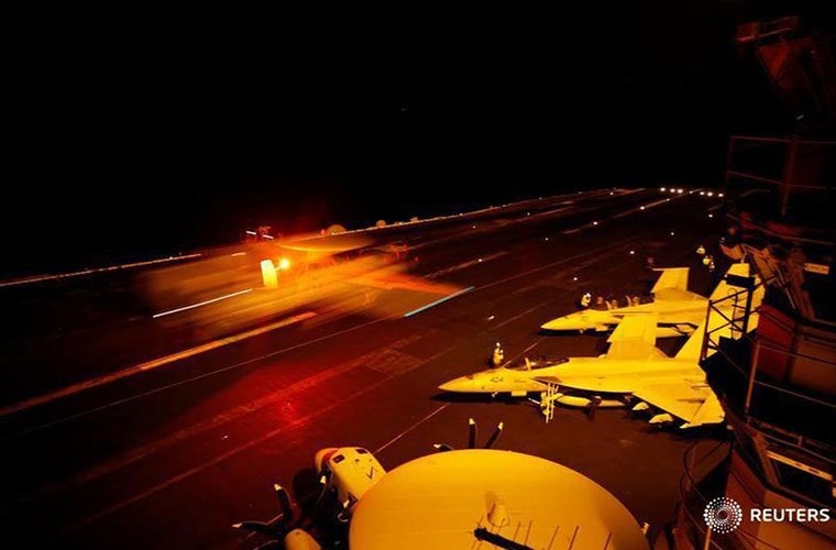 He mo cuoc song tren tau san bay USS Harry S. Truman-Hinh-18